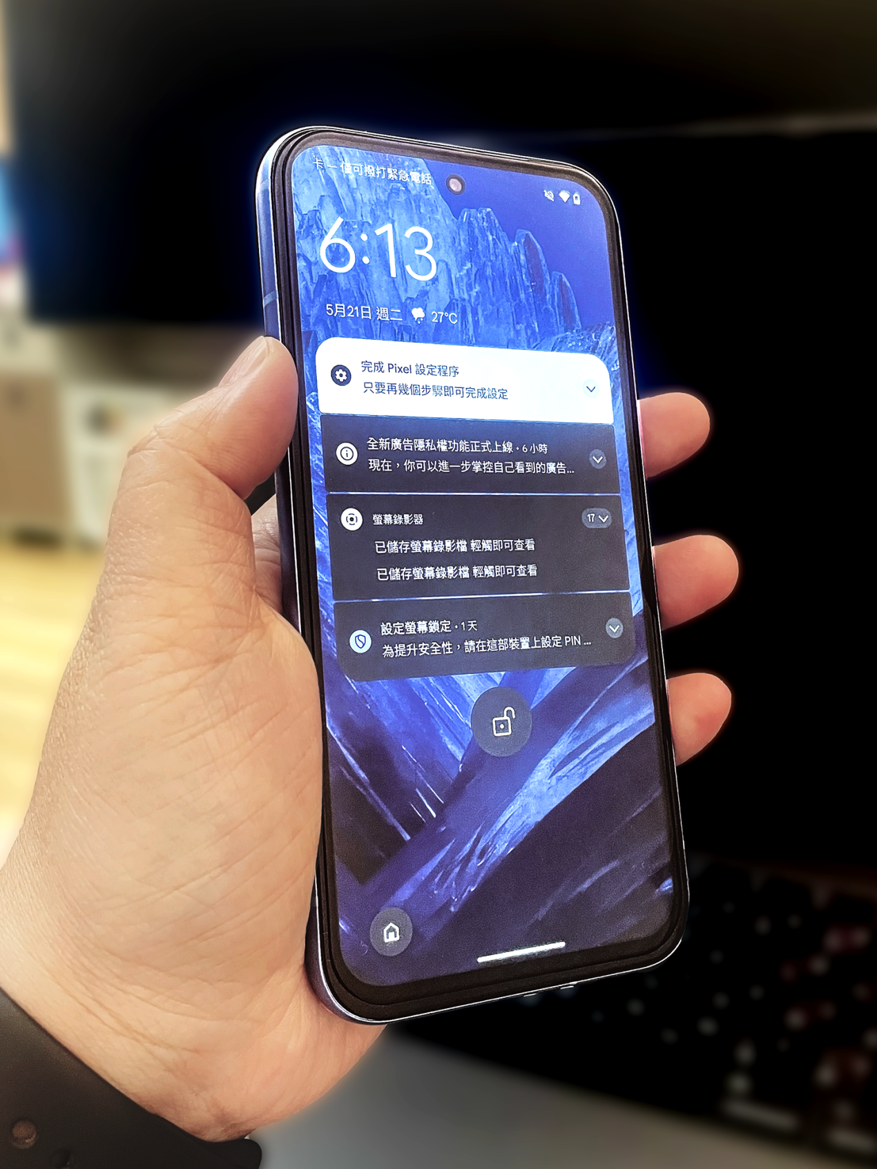google 8a hold front